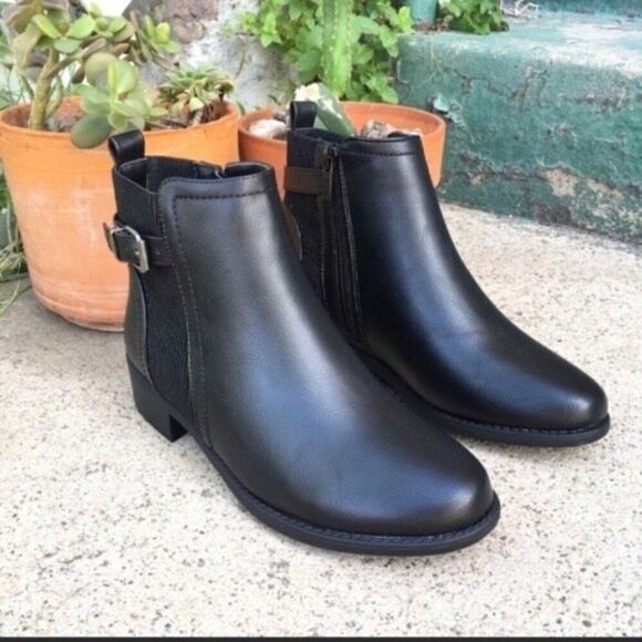 BUCKLE FAUX LEATHER BLACK ANKLE BOOTIES NEW IN BOX - Picture 4 of 7